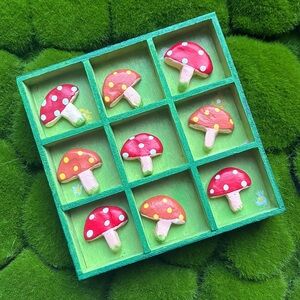 Handmade mushrooms Tic-Tac-Toe